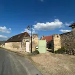 Relais De Poste Des Templiers Guest house 4*