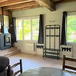 Relais De Poste Des Templiers 4* Jouaignes