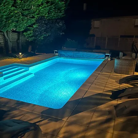 Relais De Poste Des Templiers Konukevi 3*